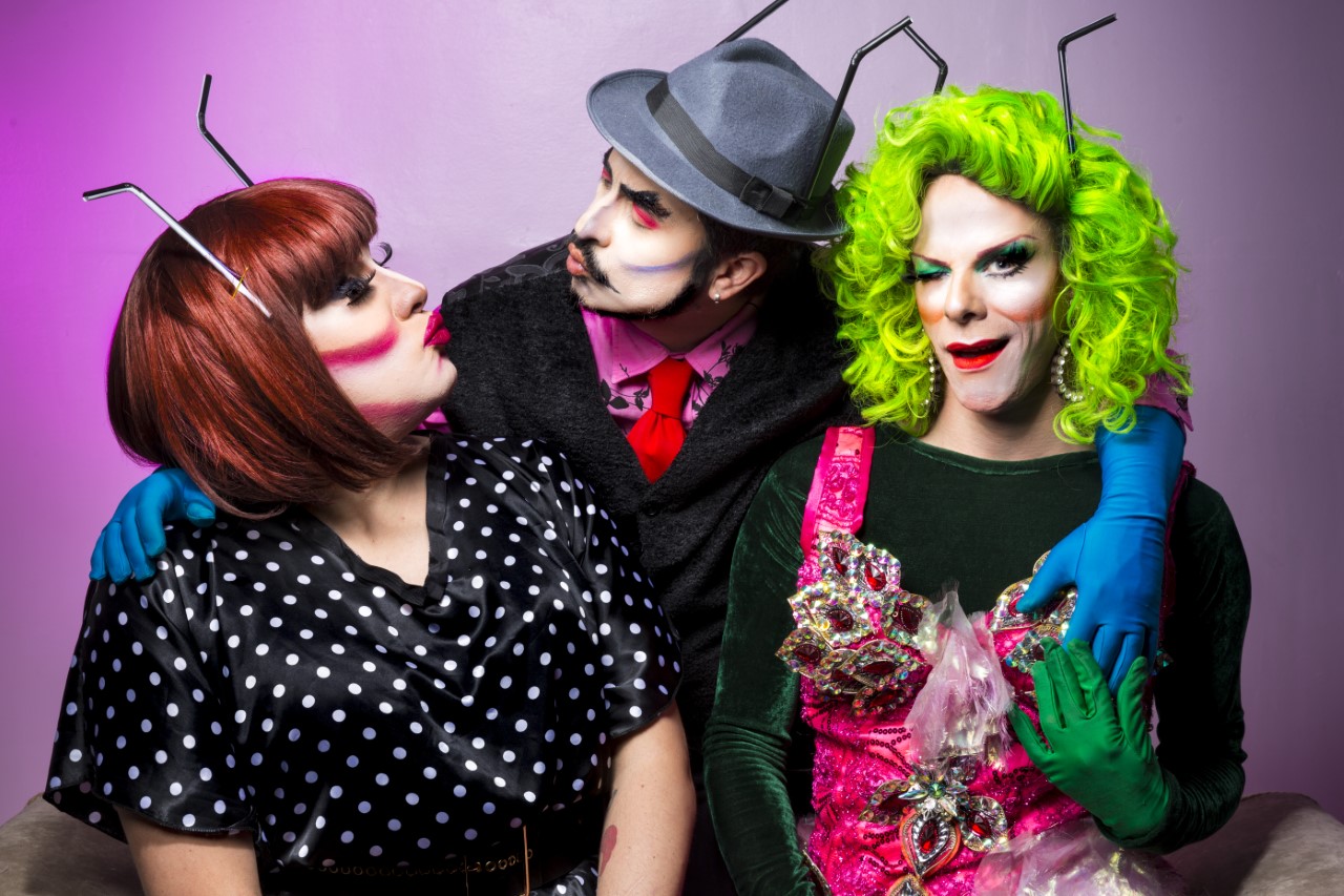 As Duas Versoes Da Fabula A Cigarra Ea Formiga Fabula A Cigarra E A Formiga Ganha Versao Drag Em Sp Guia Gay