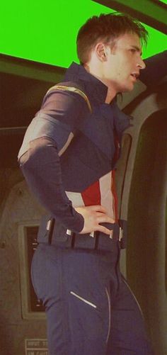 Chris Evans tem a bunda melhor que a minha, diz Ryan Reynolds