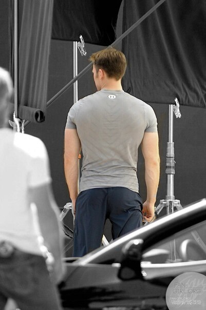 Chris Evans tem a bunda melhor que a minha, diz Ryan Reynolds