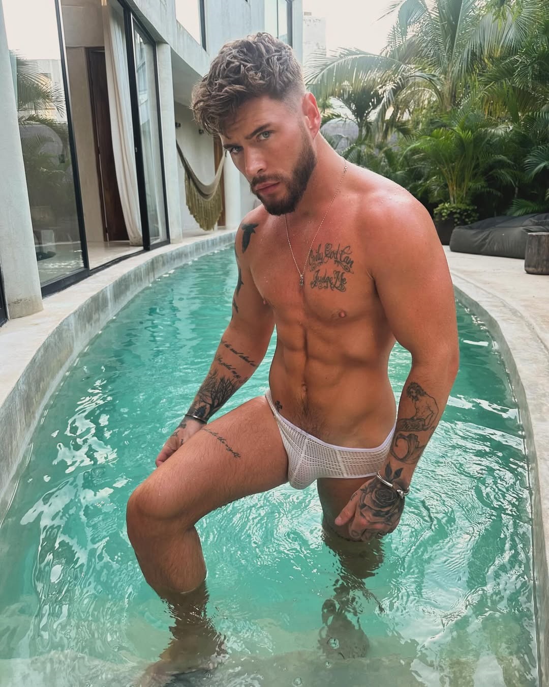 Ator de pornô gay no Onlyfans: Josh Moore