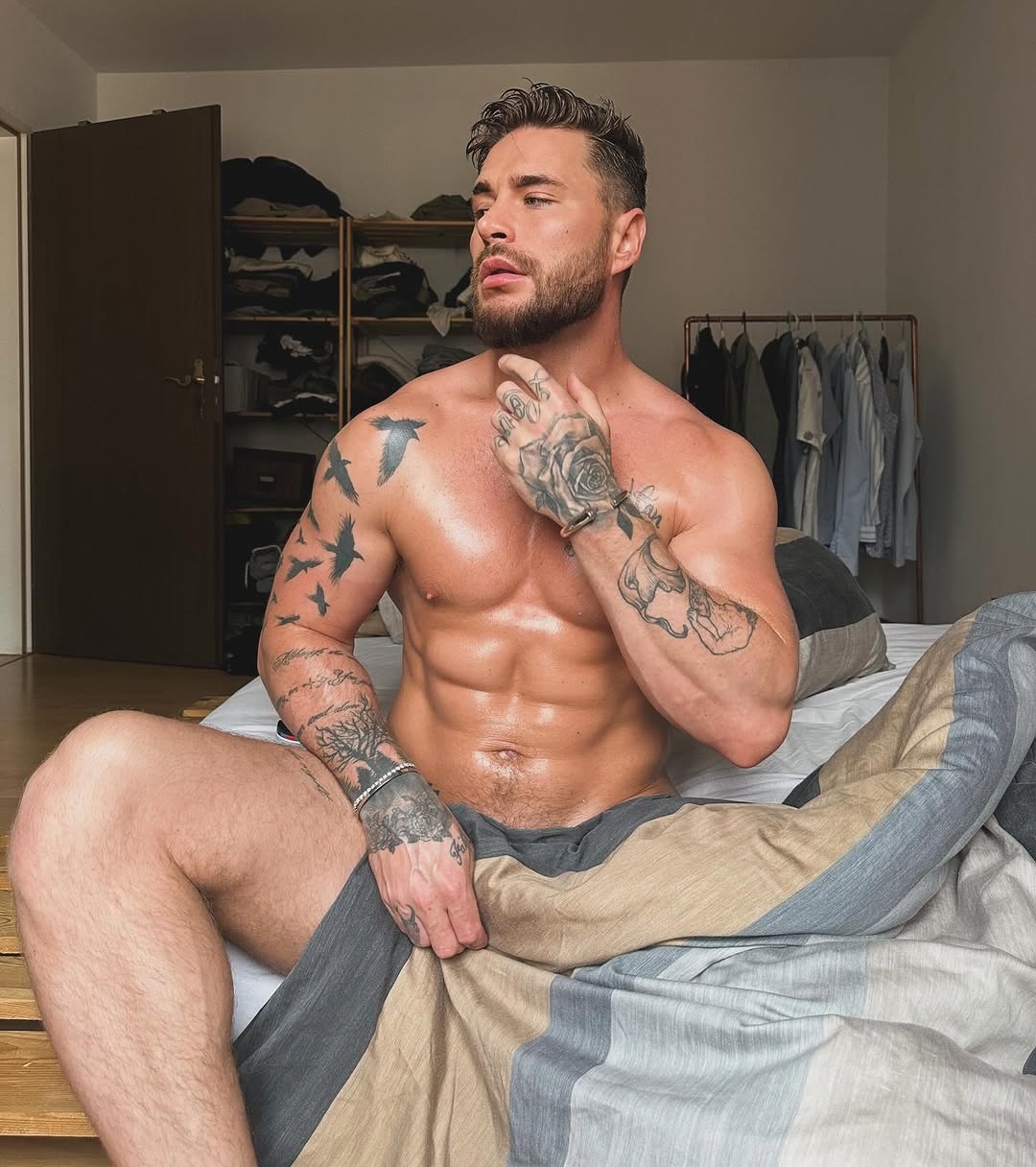 Ator de pornô gay no Onlyfans: Josh Moore