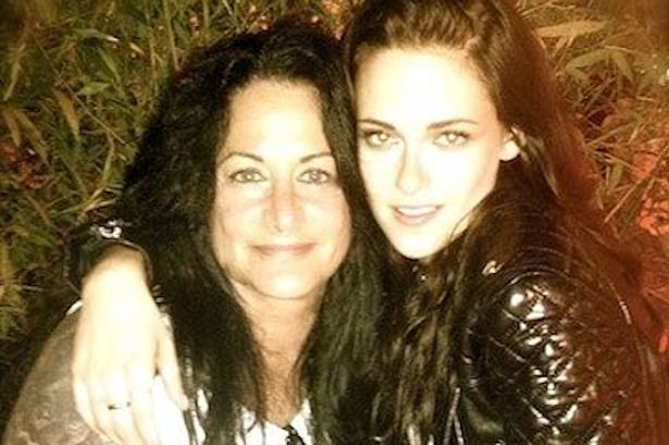 Kristen e a mãe, Jules Stewart