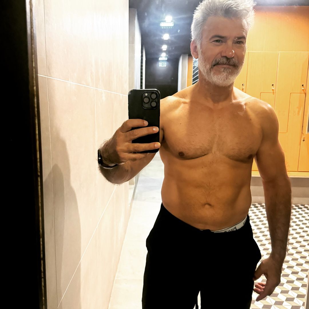 Leonardo Vieira mostra corpão aos 55 anos