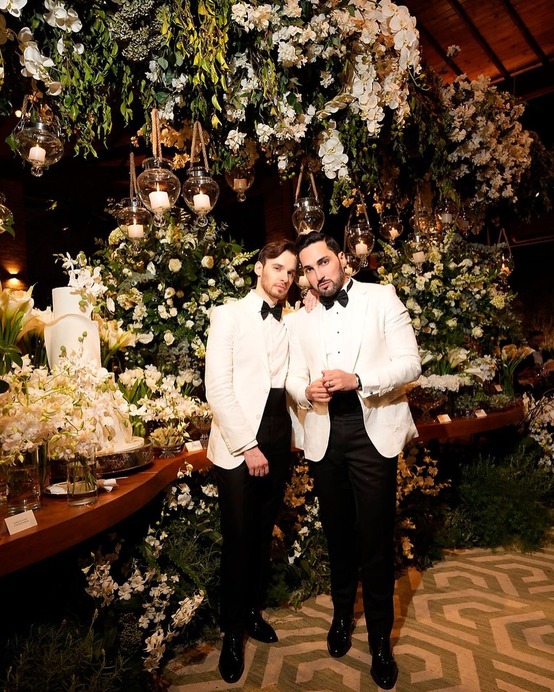 Influenciador gay Lucas Estevam se casa com namorado, Hugo Leopoldino