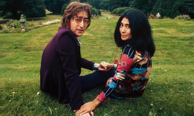 John Lennon e Yoko Ono falavam sobre bissexualidade. Artista diz que ele tinha desejos gays