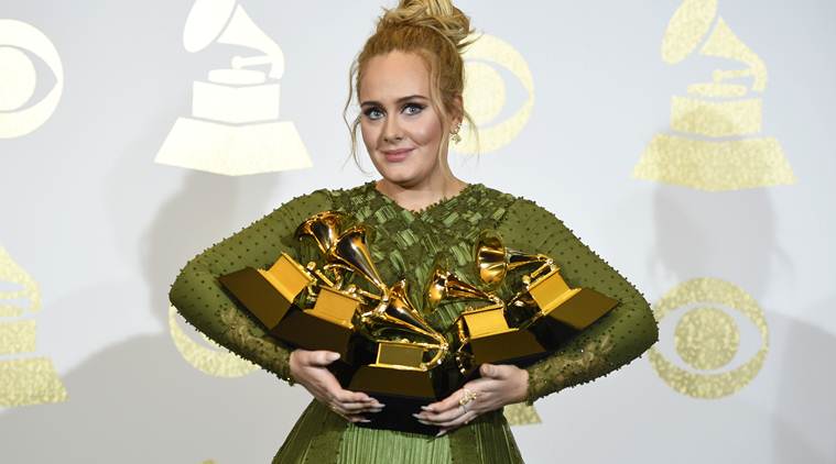 Adele leva cinco prêmios no Grammy 2017