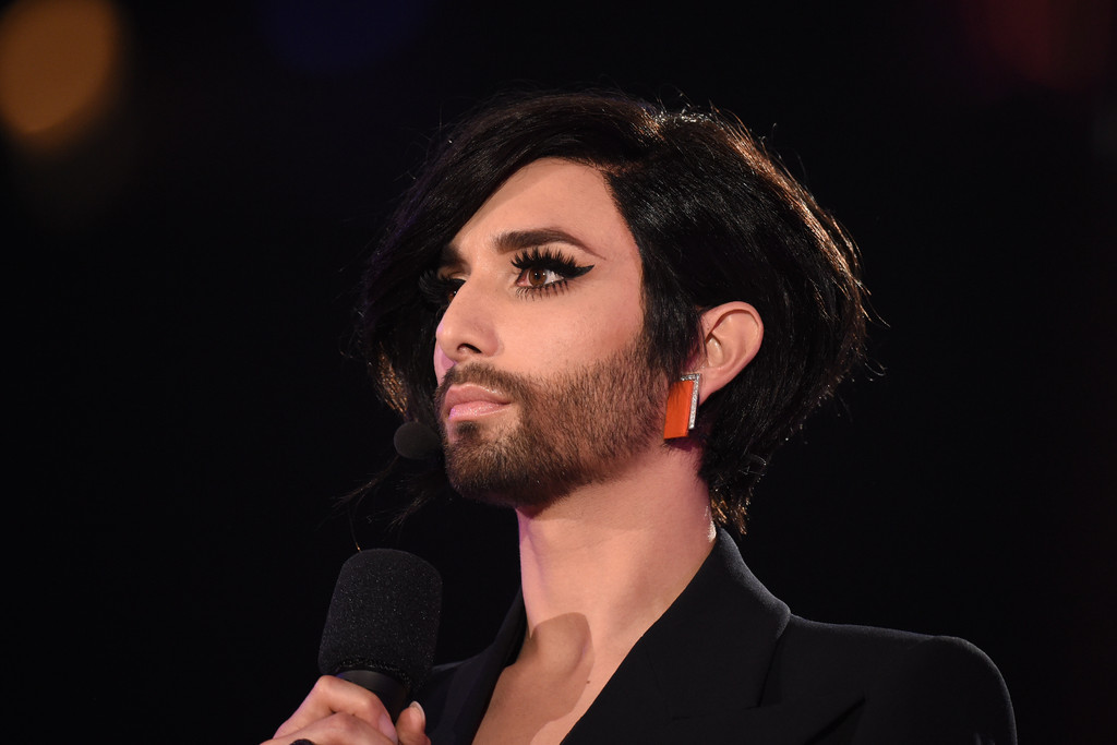 Conchita Wurst lança lyric video de Where Have All the Good Men Gone ou #WhatGMG