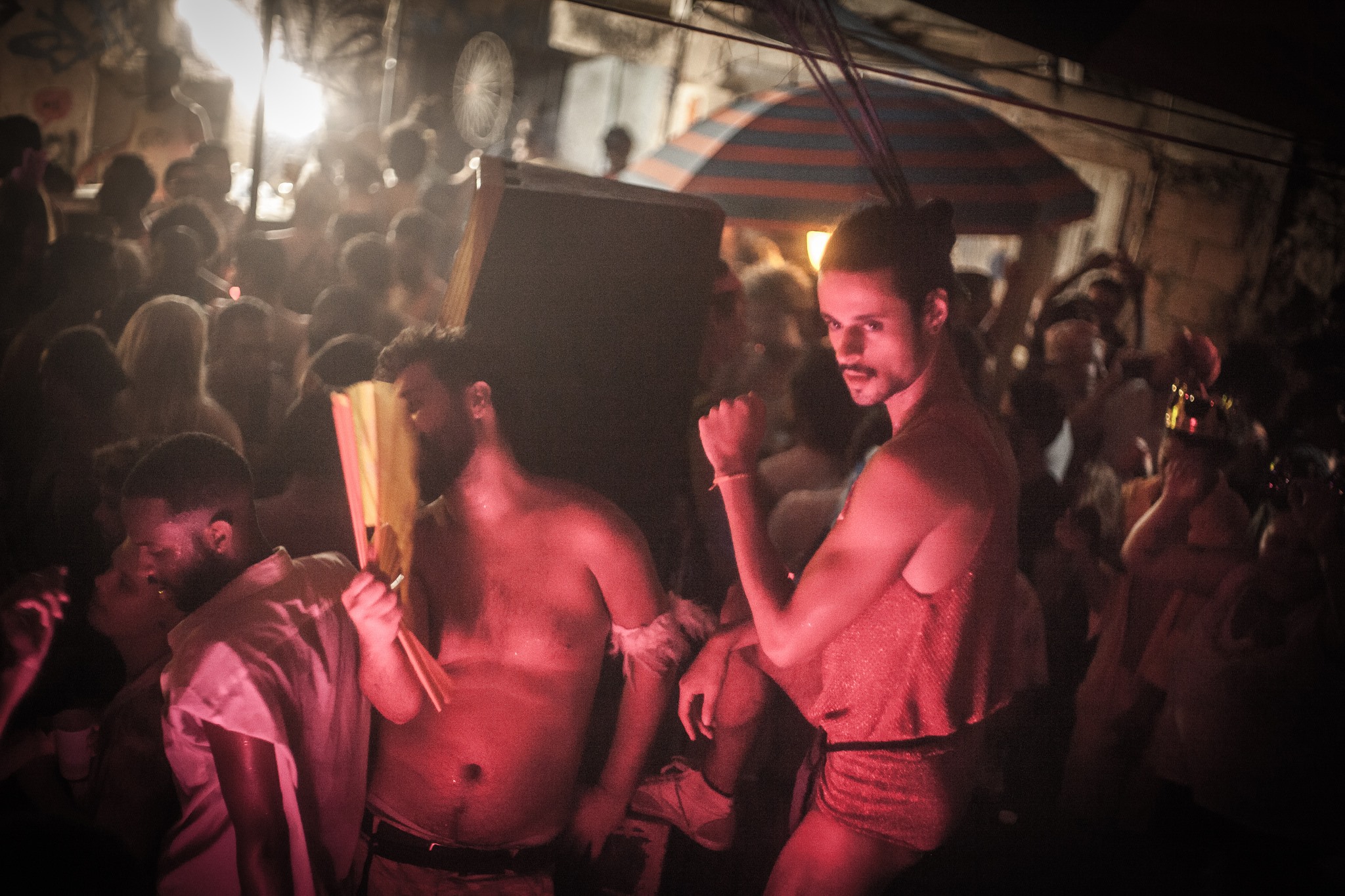 Festa carioca em que se pode ficar nu, V de Viadão chega a SP - Guia Gay  São Paulo