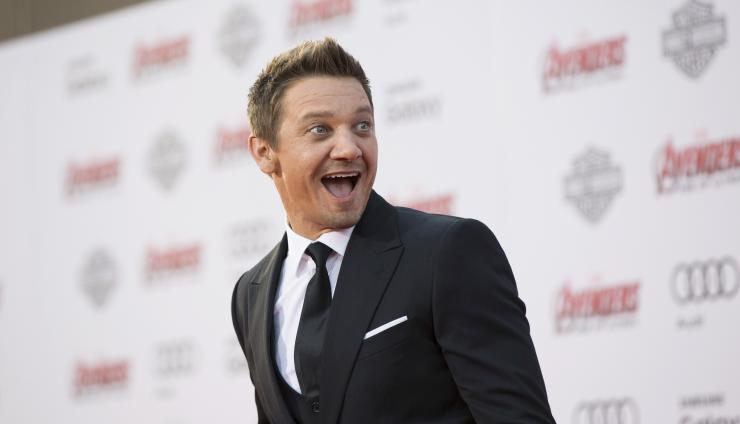 Ator Jeremy Renner fala sobre os boatos de que é gay