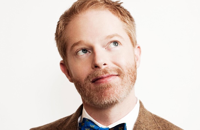 Ator Jesse Tyler Ferguson, abertamente gay, revelou que está tratando um câncer