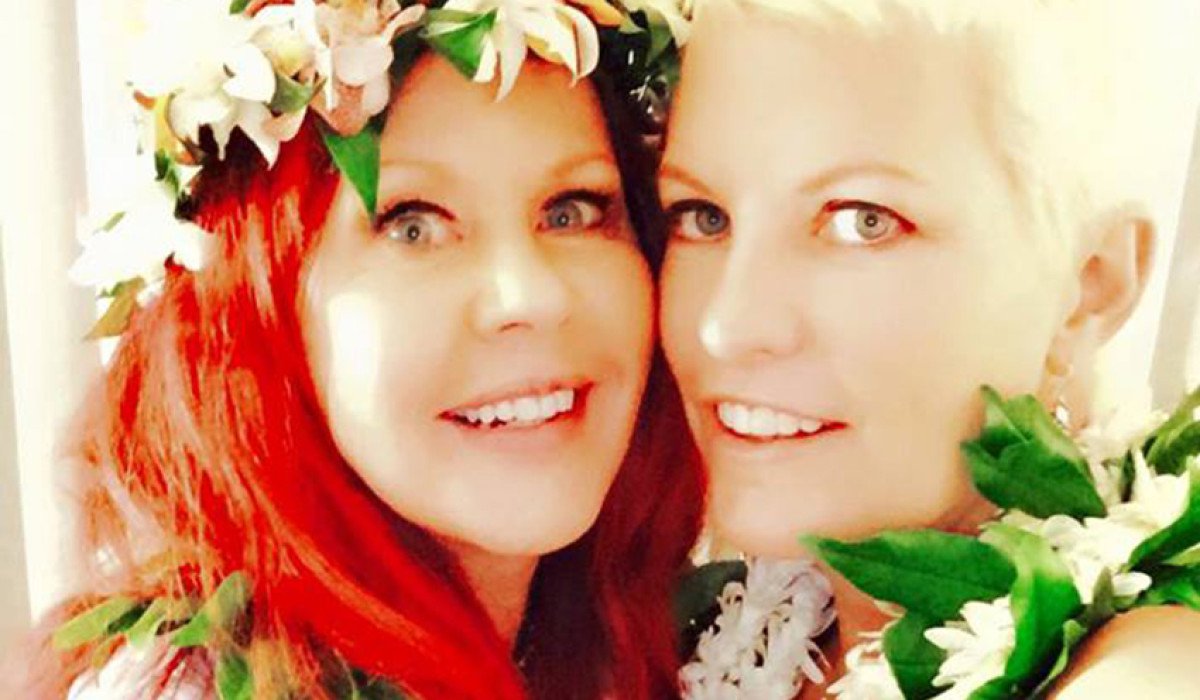 Kate Pierson, do The B-52s, se casou com a companheira, Monica Coleman, no Havaí