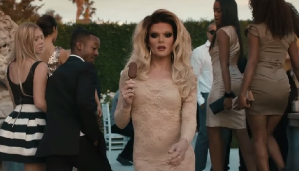 Magnum faz anúncio - publicidade - com drag queens e transexuais celebrando prazer 