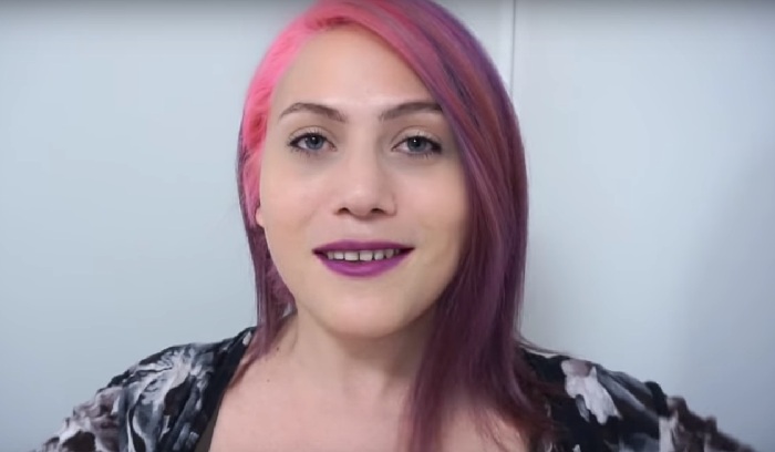 A transexual Amanda Guimarães que comando o canal Mandy Candy no YouTube é foco de Liberdade de Gênero, programa do GNT