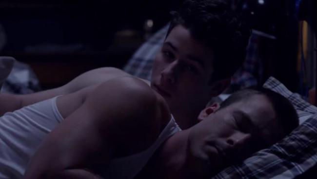 Nick Jonas interpreta mais um gay na série 'Scream Queens', da Fox