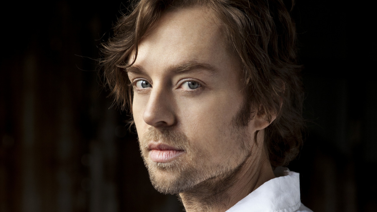 Darren Hayes, do Savage Garden, diz que sofreu bullying por ser gay e pede que fãs não votem em Donald Trump