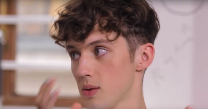 Cantor gay Troye Sivan fala de sua trilogia de clipes