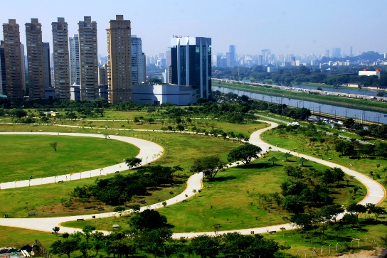 Parque no Alto de Pinheiros tem diversas opções de lazer. Foto: SMA-SP