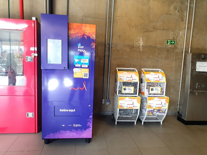 Máquina de PrEP no metrô de São Paulo