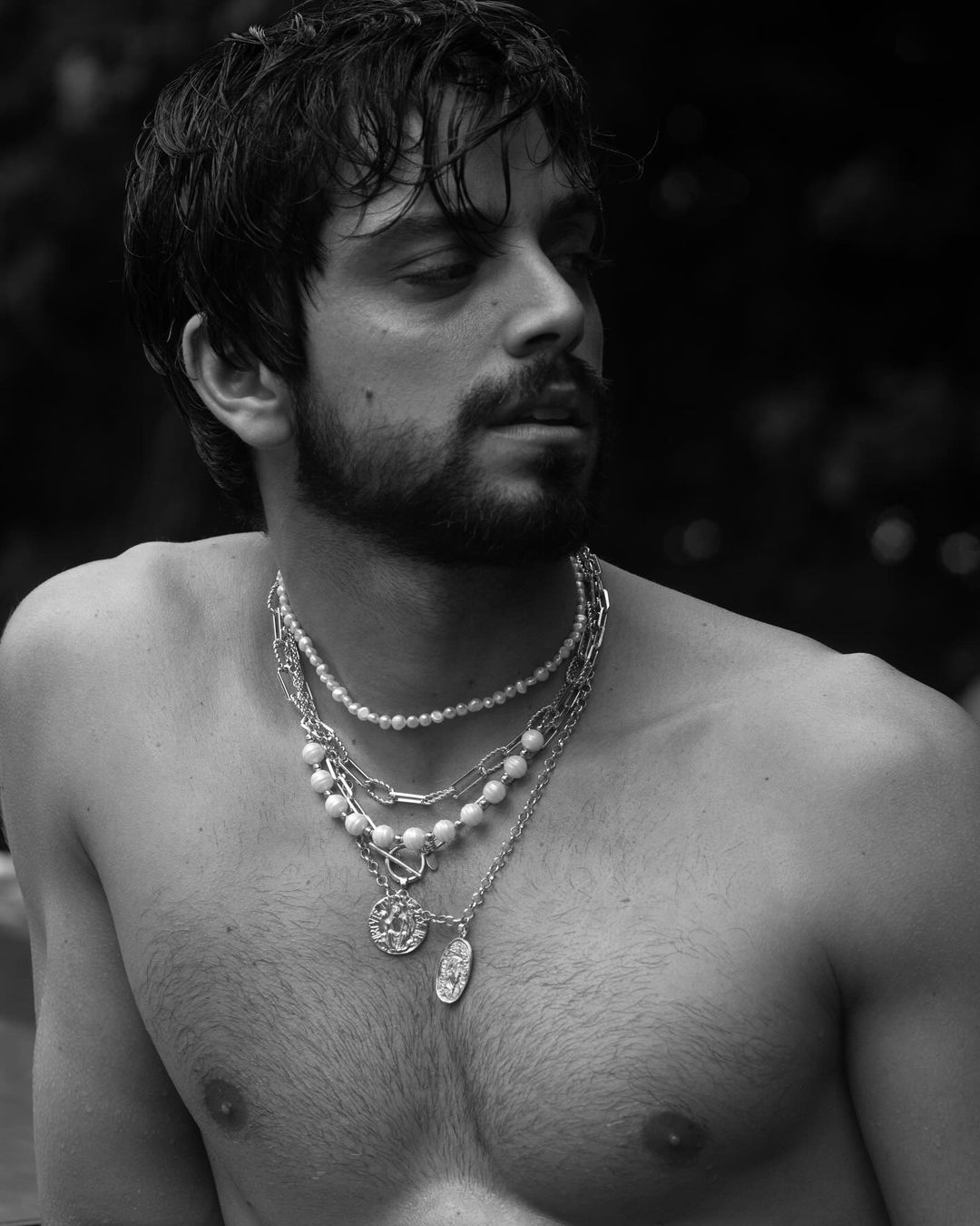 Rodrigo Simas faz ensaio sensual pelado