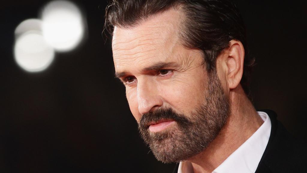 O ator declaradamente gay Rupert Everett