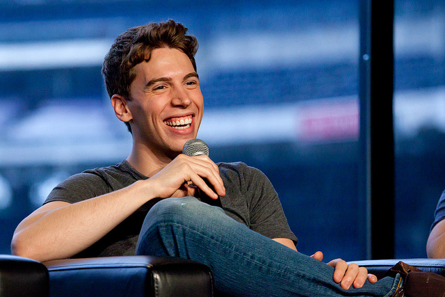 Estrela de 'Orphan Black', Jordan Gavaris se assume gay - Guia Gay São Paulo